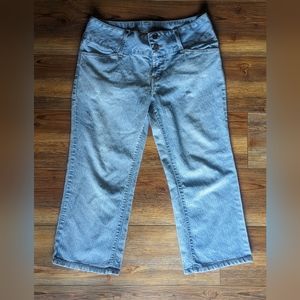 Women's denim capri pants